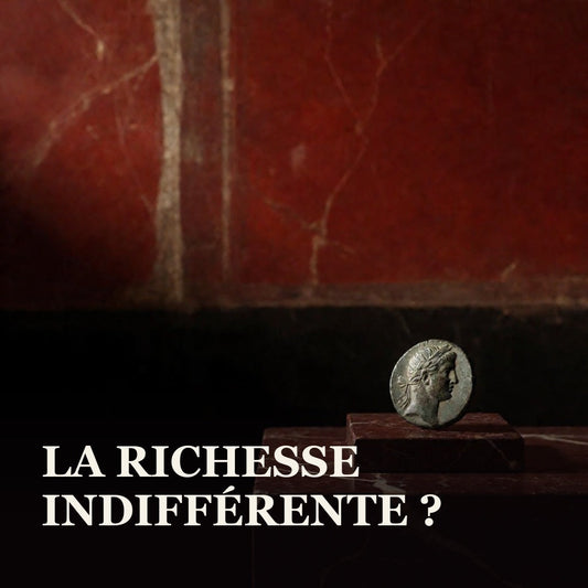 Pièce de monnaie romaine en bronze sur un socle de marbre rouge sombre, illustration de la richesse chez les stoïciens.